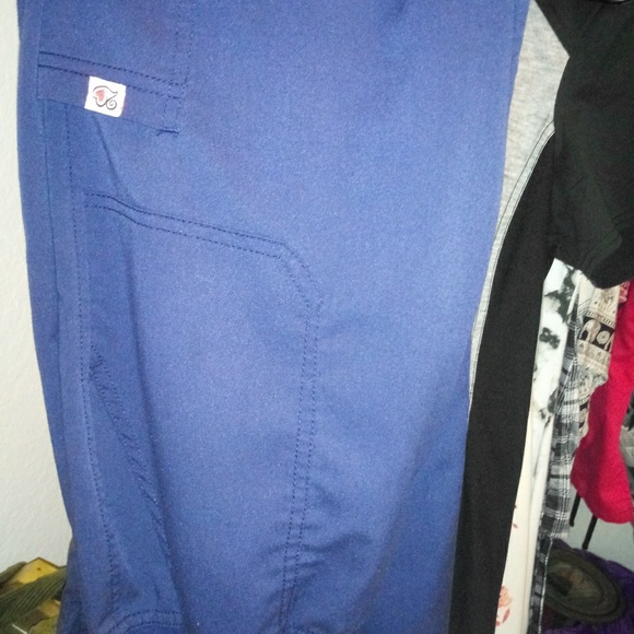 Scrub Top and Pants Set - Picture 4 of 5